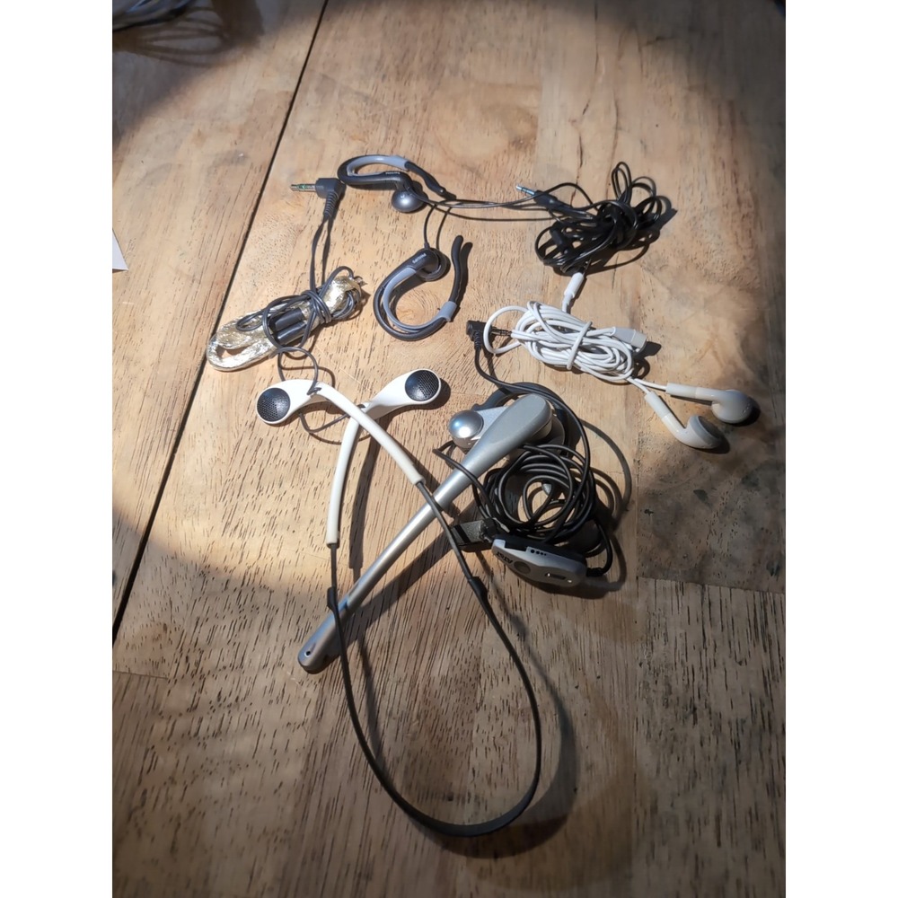 Lot Of Headphones And Earpieces Mdr-w014